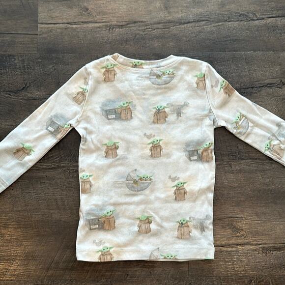 Pottery Barn Kids size 4 Star Wars The Mandalorian Grogu (Baby Yoda) Pajama Set - Picture 6 of 12